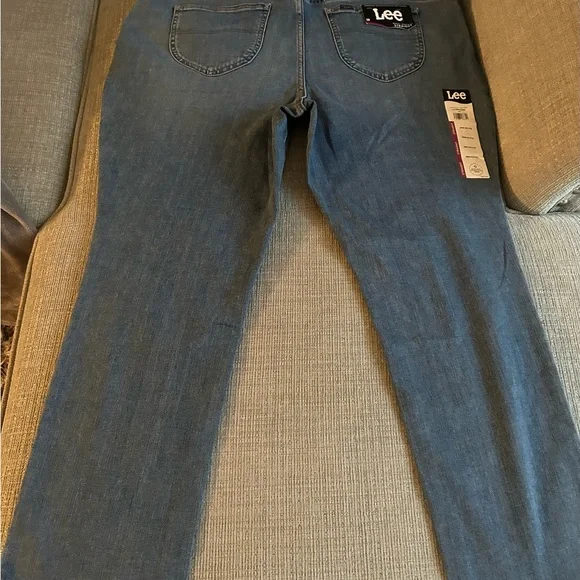 LEE Midrise Regular Fit Straight Jeans, size 20W Petite, NWT - Picture 9 of 10